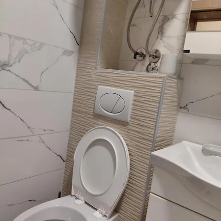 Warm Nest شقة كرالييفو